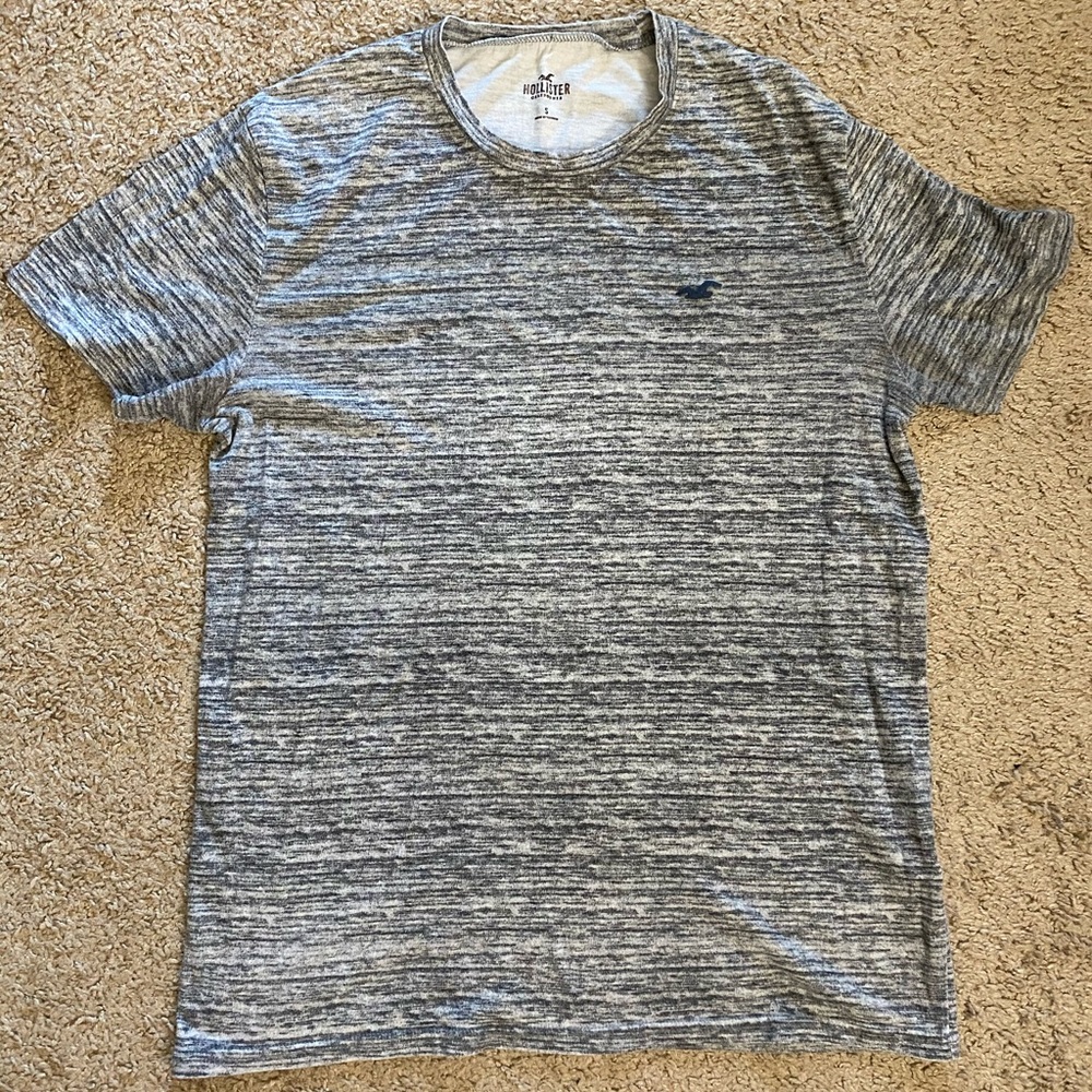 Hollister tee